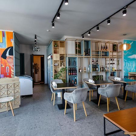 Season Suite Apart-Hotel Batumi Bagian luar foto