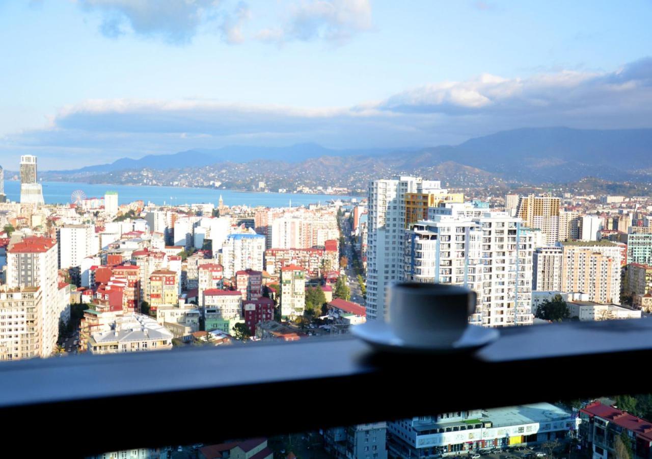 Season Suite Apart-Hotel Batumi Bagian luar foto