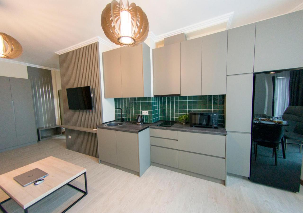 Season Suite Apart-Hotel Batumi Bagian luar foto