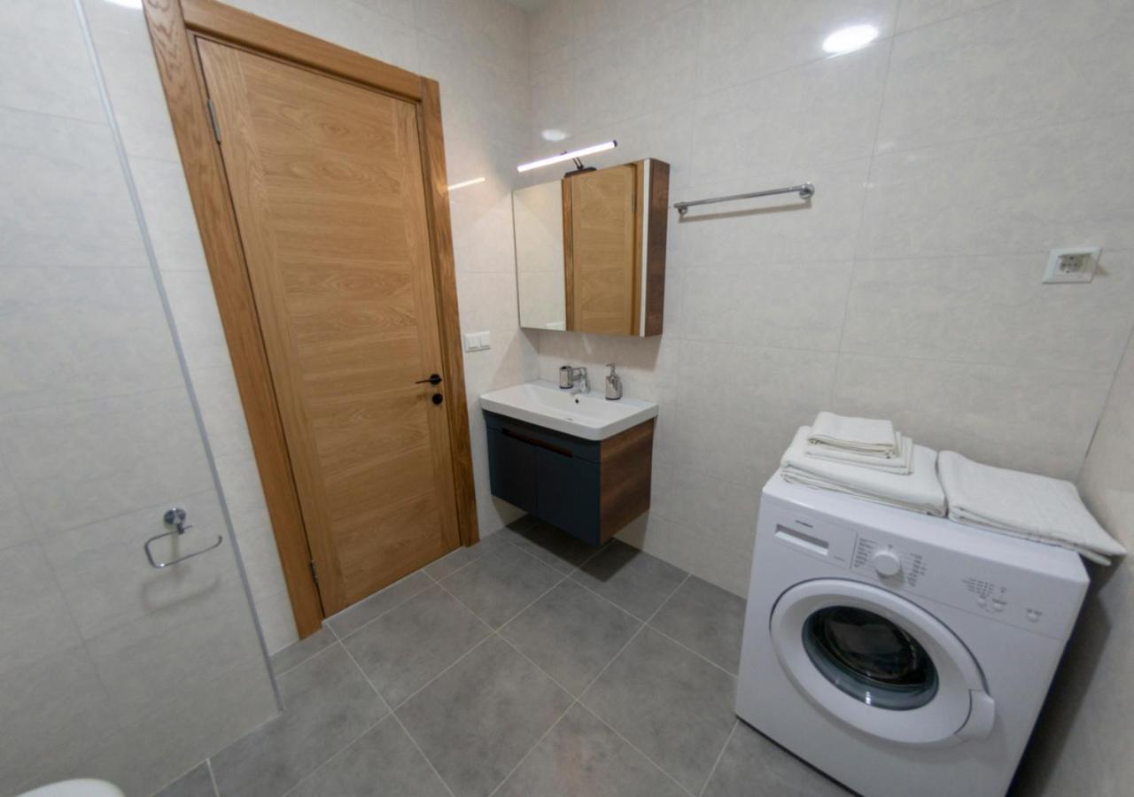 Season Suite Apart-Hotel Batumi Bagian luar foto