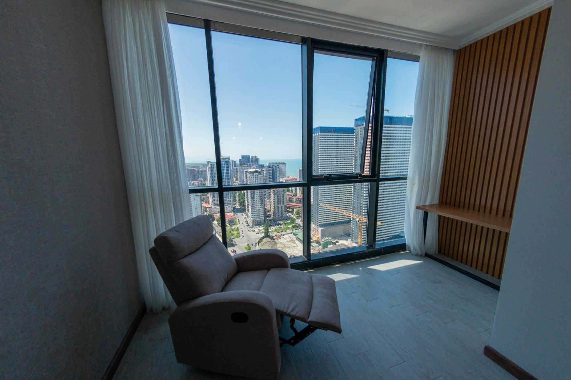 Season Suite Apart-Hotel Batumi Bagian luar foto