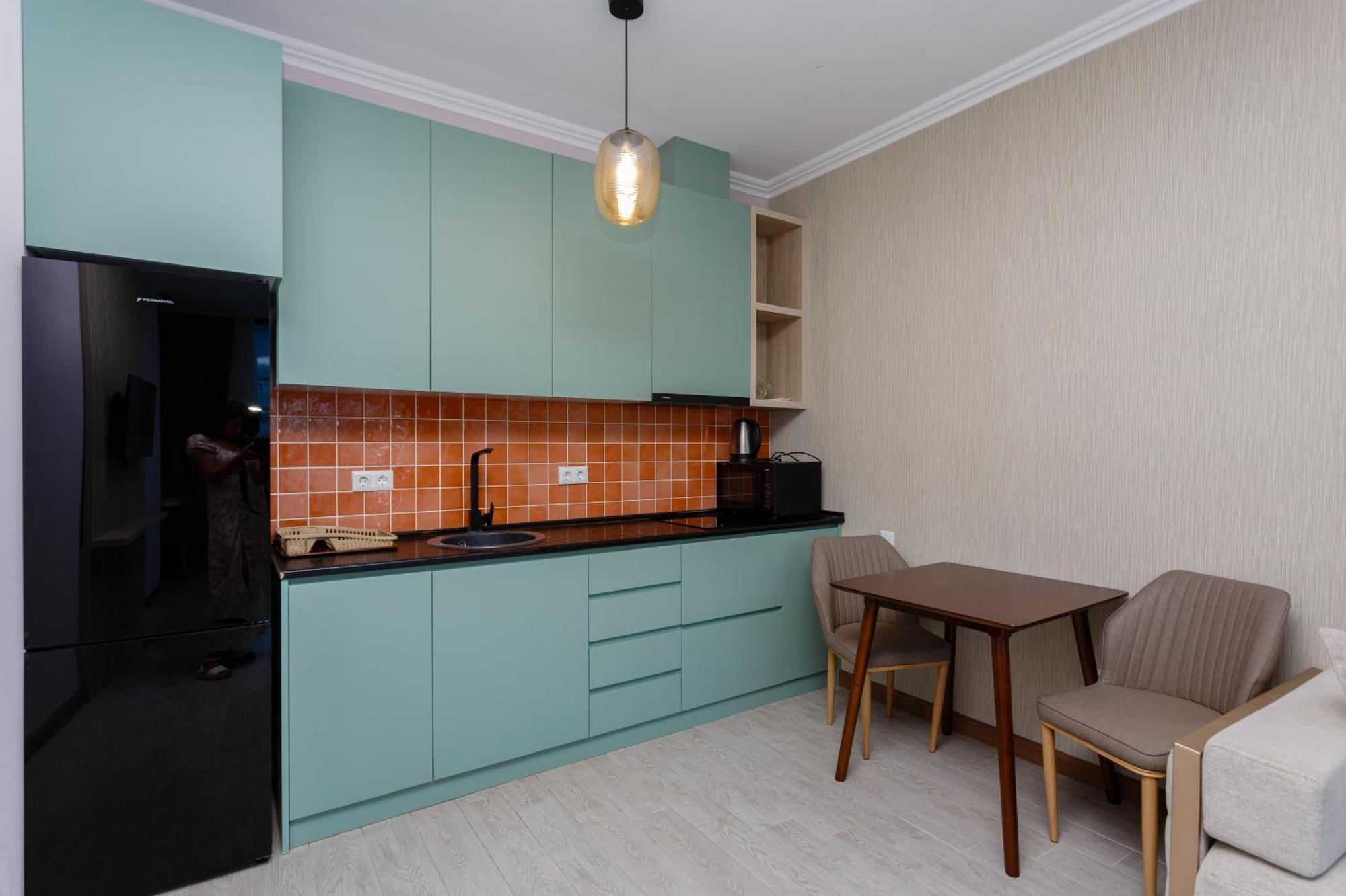 Season Suite Apart-Hotel Batumi Bagian luar foto