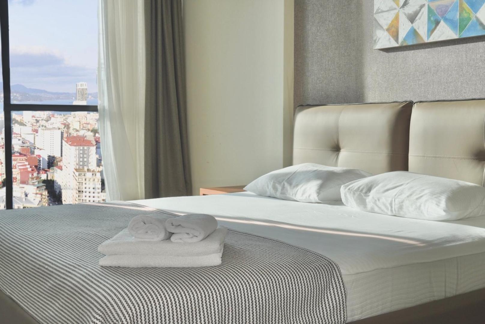 Season Suite Apart-Hotel Batumi Bagian luar foto