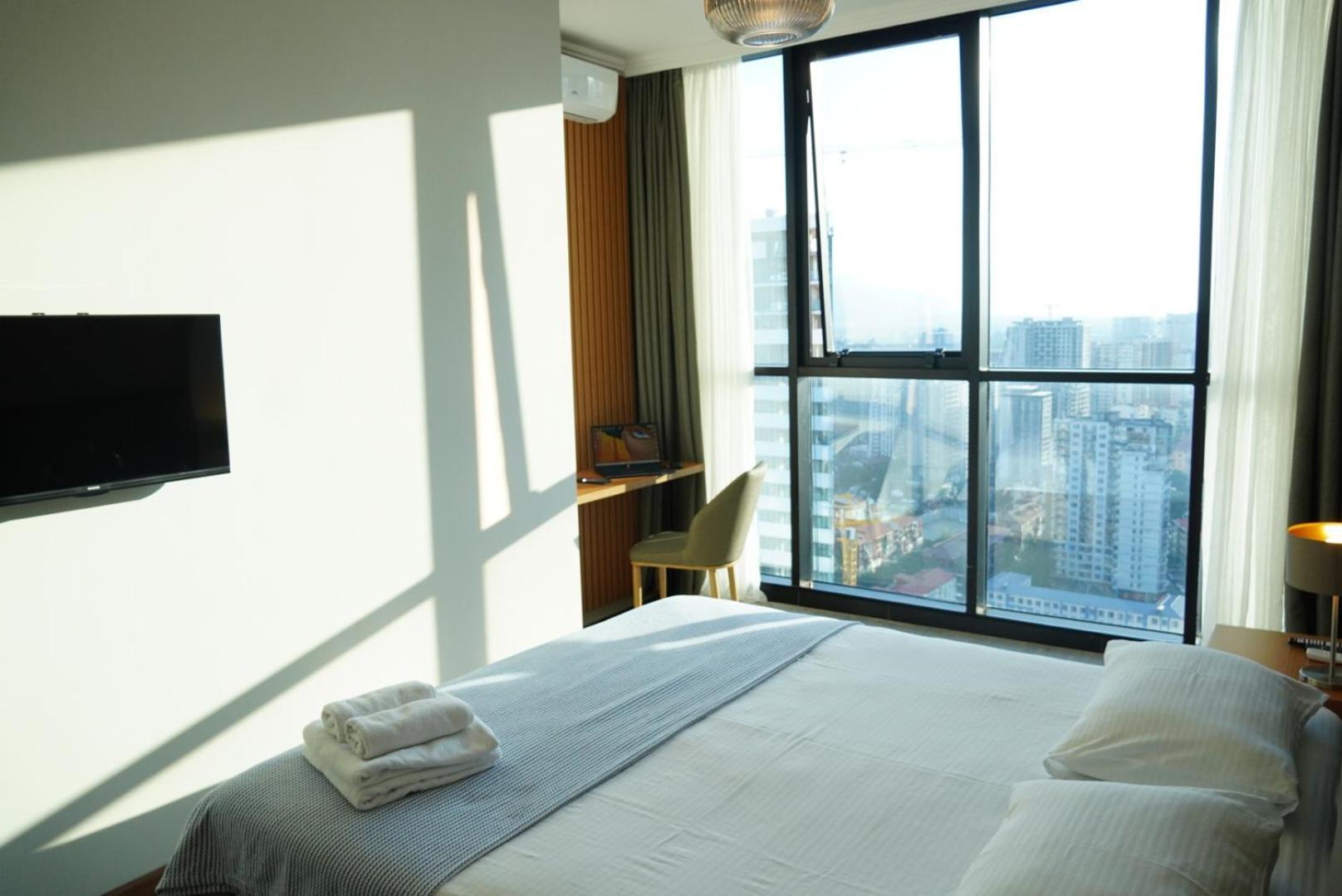 Season Suite Apart-Hotel Batumi Bagian luar foto