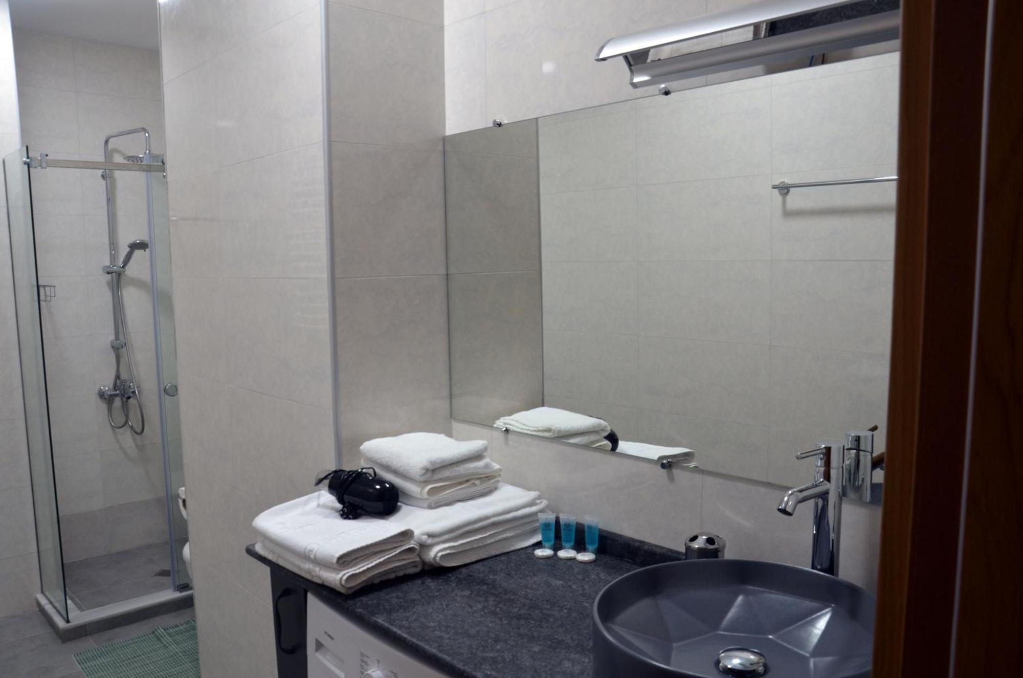 Season Suite Apart-Hotel Batumi Bagian luar foto