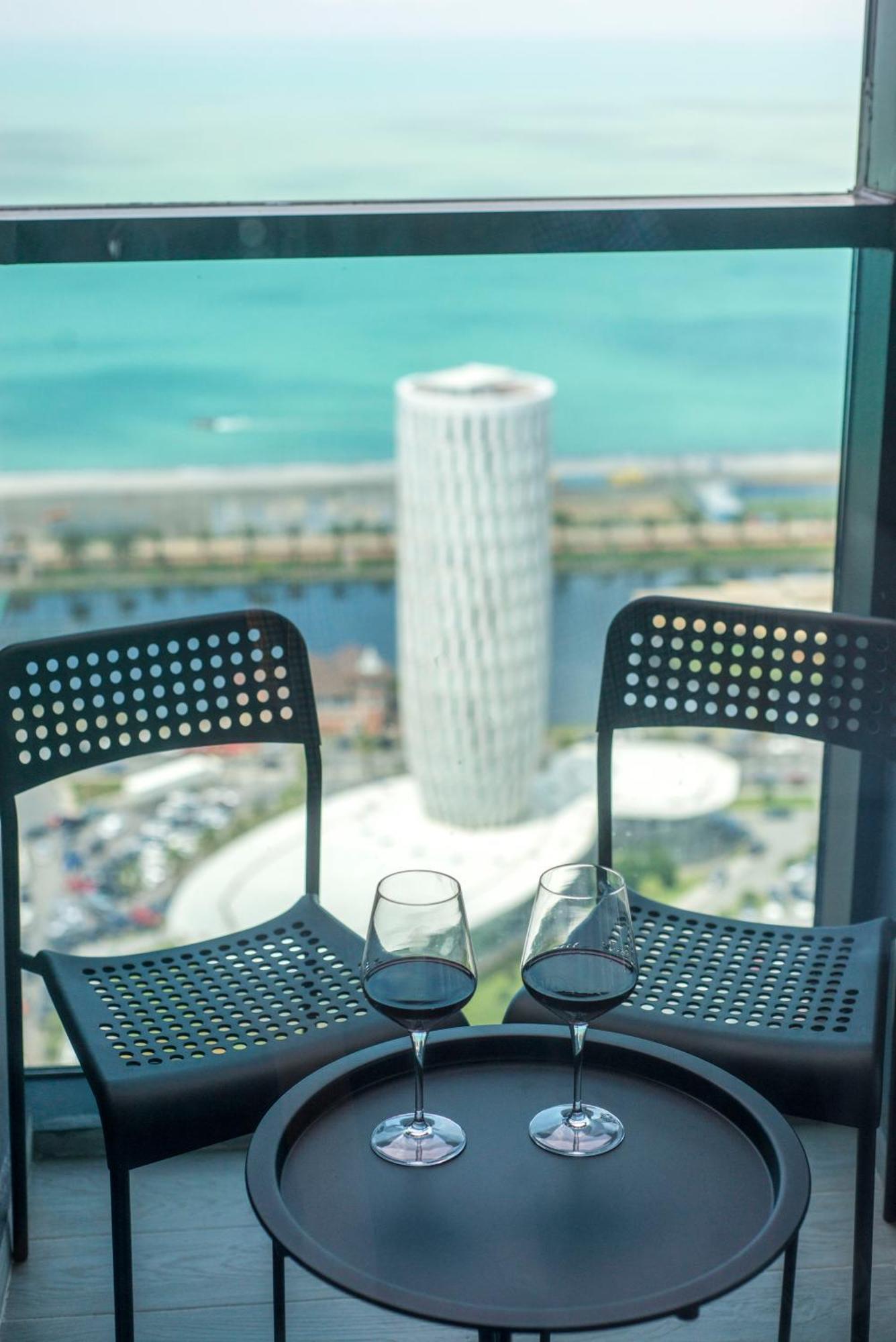 Season Suite Apart-Hotel Batumi Bagian luar foto