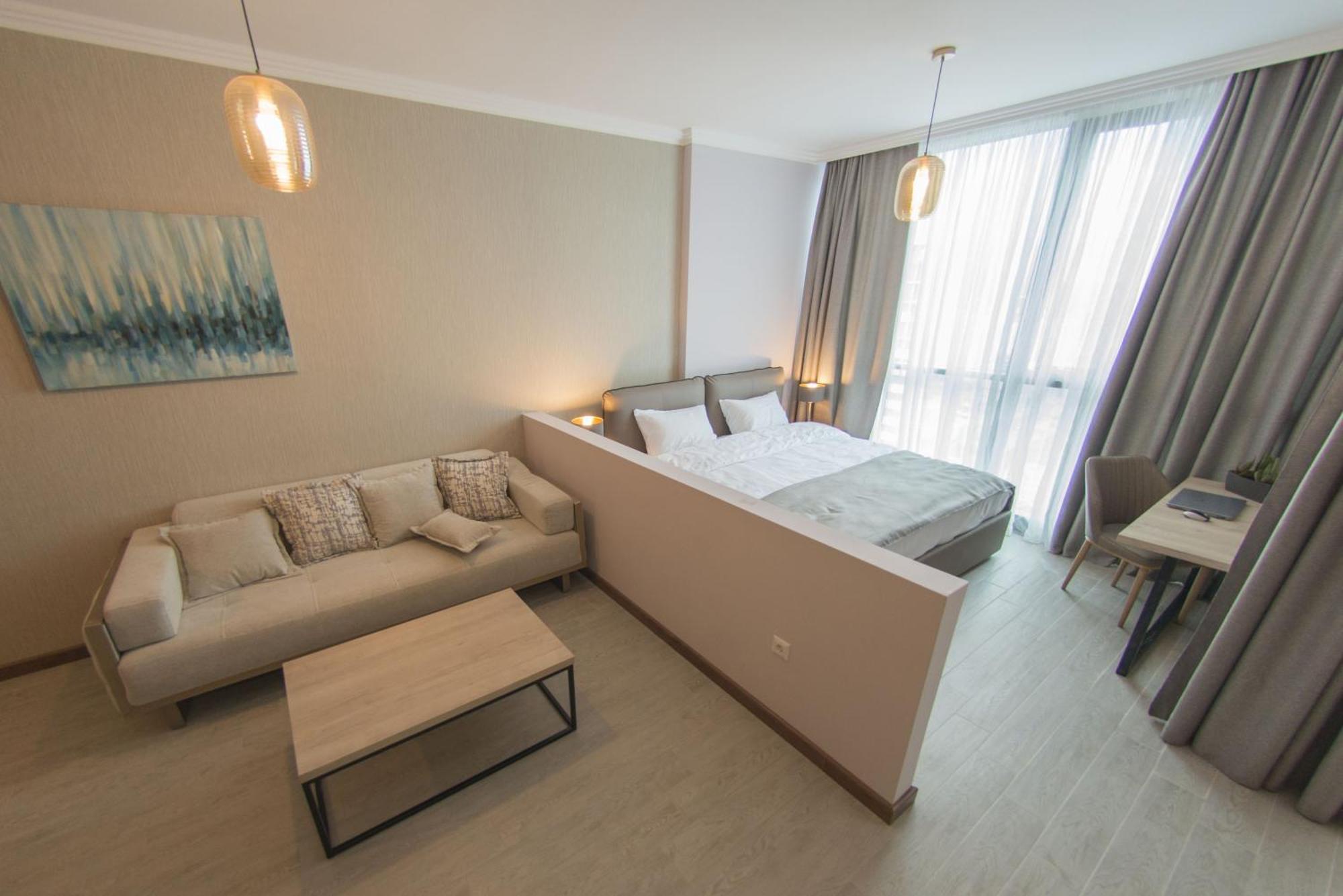 Season Suite Apart-Hotel Batumi Bagian luar foto