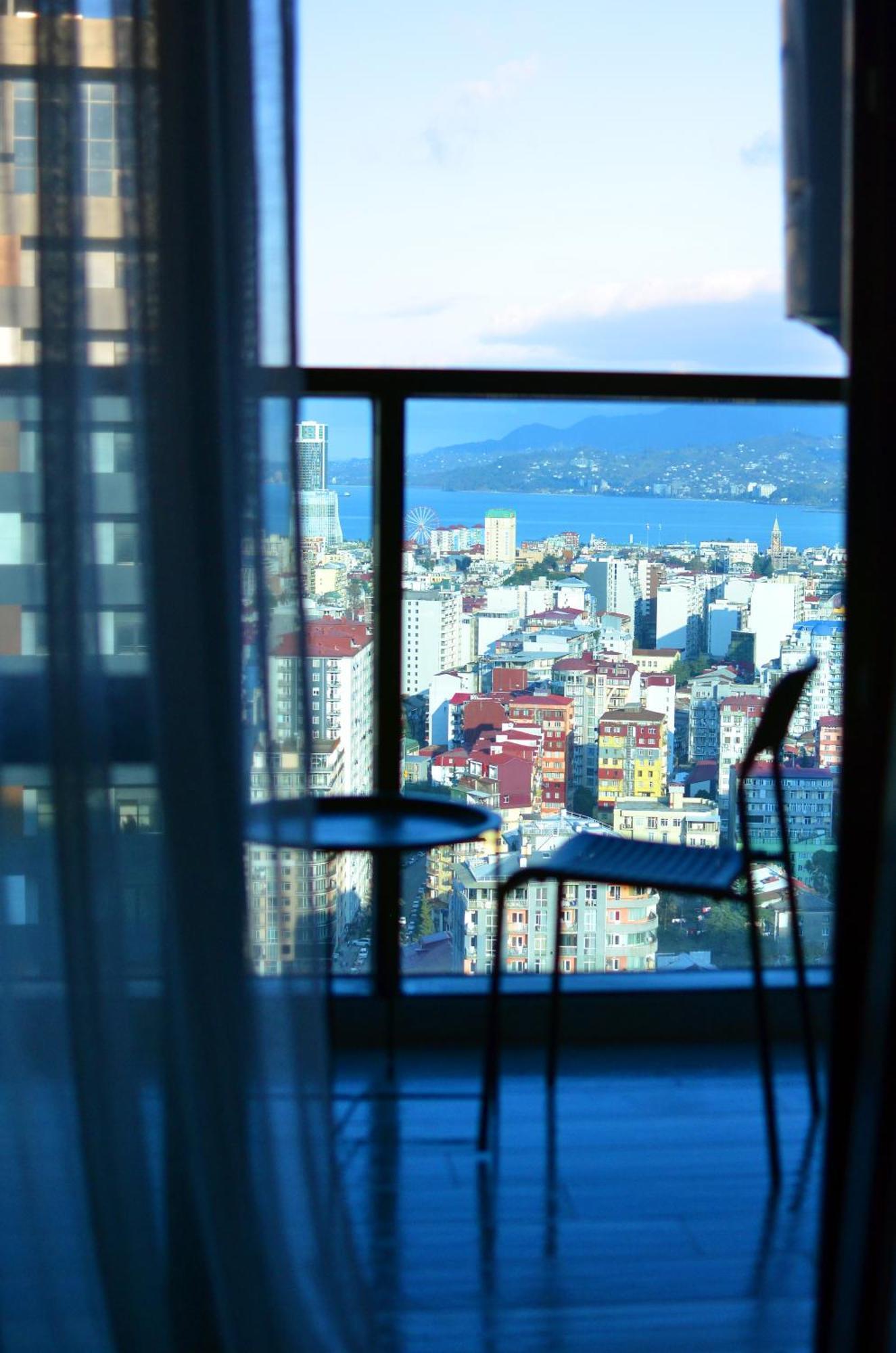 Season Suite Apart-Hotel Batumi Bagian luar foto