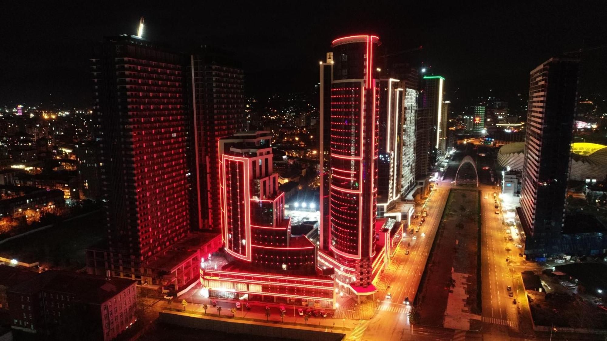 Season Suite Apart-Hotel Batumi Bagian luar foto
