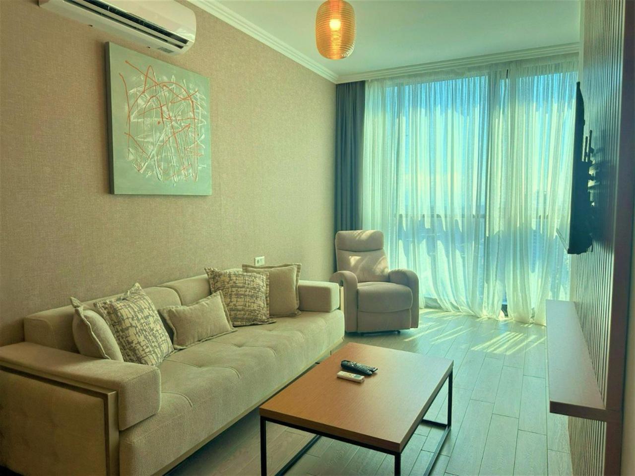 Season Suite Apart-Hotel Batumi Bagian luar foto